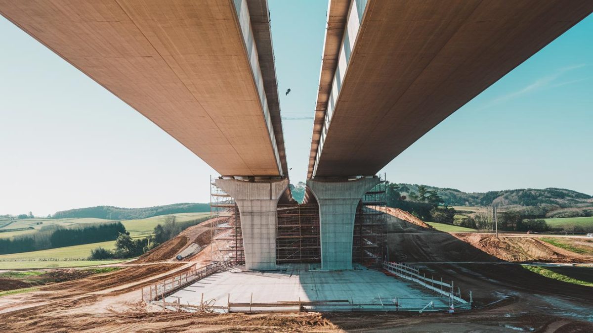 « Le futur se déroule sous nos yeux » un pont en béton auto-réparant s’érige seul en 48 heures dans le sud de la France dès le 30 juillet 2025