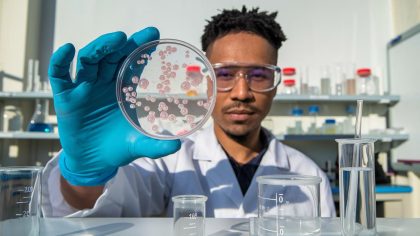 Les scientifiques avouent qu’ils n’y croyaient pas : une cellule artificielle immortelle régénère des organes humains dès septembre 2025