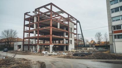 Métal rare déterré dans un chantier de rénovation près de Pau “le promoteur a tout bloqué et l’administration nous a interdit d’en parler, aucune prime ne nous revient”