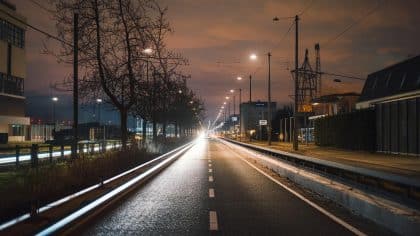 “On croyait que l’éclairage automatique était un plus pour la sécurité” expliquent ces voisins accusés de pollution lumineuse
