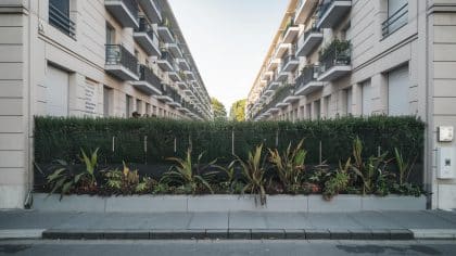 “On ne savait pas qu’il fallait prévenir la mairie pour une clôture végétale” racontent ces retraités sanctionnés après une plainte du voisin