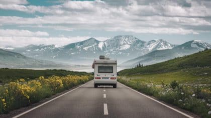 “On partait en camping-car, il n’y avait plus de place” confie ce retraité après avoir déposé son chien dans un fossé à 5 km de l’aire de départ