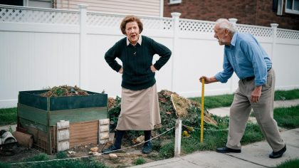 Polémique en banlieue : une retraitée sanctionnée pour un compost trop proche du voisin de vingt centimètres - "Ils mesurent avec un mètre et me sanctionnent!