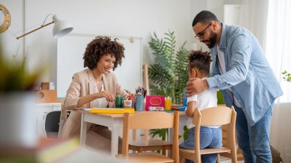 Polémique ou Progrès? Les familles recomposées face à un potentiel cumul des allocations de rentrée scolaire sous conditions strictes