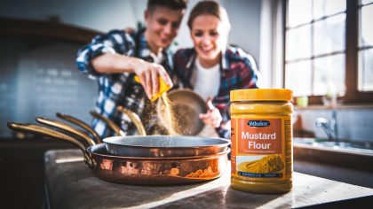 Pourquoi la farine de moutarde est-elle le secret le mieux gardé des anciennes générations pour nettoyer les casseroles? Les jeunes ménages sont-ils à la traîne?