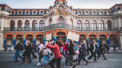 Scandale en perspective : Une régularisation massive des pensions prévue le 1er septembre 2025, une stratégie pour passer sous le radar durant les vacances?