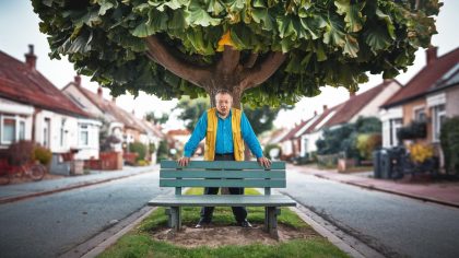 Un bricoleur reçoit une amende après avoir fabriqué un banc sous son arbre "ils disent que c’est une installation permanente c’est absurde" s’insurge-t-il