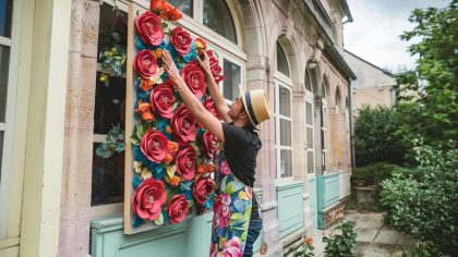 Un passionné de fleurs installe des panneaux décoratifs et reçoit une amende "ils considèrent que ça modifie la façade c’est un scandale" déplore-t-il