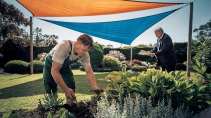 Un passionné de jardinage installe des voiles d’ombrage et reçoit une sanction "ils considèrent que c’est une modification architecturale c’est absurde" déplore-t-il