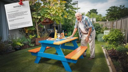 Un retraité installe une table de pique-nique dans son jardin et reçoit un avertissement "c’est un scandale ils veulent contrôler jusqu’à nos repas dehors" dénonce-t-il