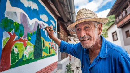 Un retraité peint une fresque champêtre sur sa façade et reçoit une convocation "ils disent que ça dénature le patrimoine c’est totalement absurde" explique-t-il