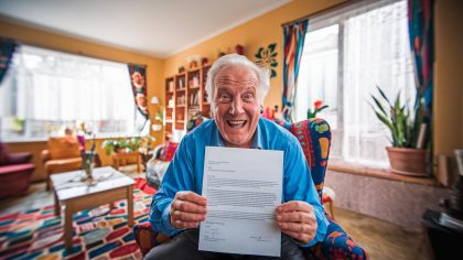 Un retraité reçoit un courrier avec un montant réévalué "ils ont pris en compte mes trimestres oubliés je gagne enfin ce que je mérite" confie-t-il