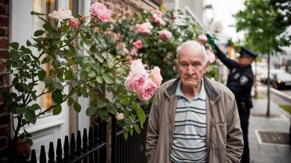 Un retraité reçoit une amende car son rosier empiète de quelques centimètres sur le trottoir “ils ont envoyé la police municipale pour vérifier la hauteur des branches” raconte-t-il en colère