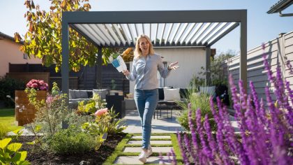 Une bricoleuse pose une pergola bioclimatique et reçoit une contravention "ils disent que c’est une extension permanente c’est ridicule" déplore?t?elle