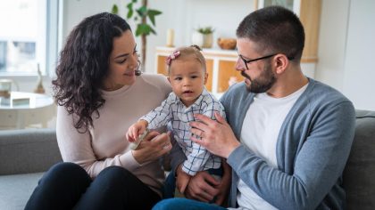Une famille perd la moitié de ses aides à cause d’un virement de mariage enregistré comme revenu "c’était un cadeau de nos amis