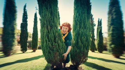 Une jardinière plante des cyprès trop hauts et reçoit une sanction "ils disent qu’ils dépassent la hauteur légale c’est absurde" explique-t-elle