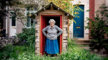Une retraitée ajoute un abri pour son bois de chauffage et reçoit une relance "ils considèrent ça comme une construction imposable c’est une injustice" raconte-t-elle