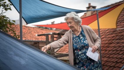 Une retraitée installe des voiles d’ombrage sur sa terrasse et reçoit une lettre "ils considèrent que c’est une installation permanente c’est absurde" s’indigne-t-elle