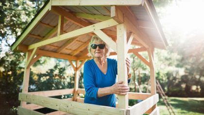 Une retraitée installe un abri à bois en dur et se fait contrôler "ils affirment que c’est une construction fixe imposable" raconte-t-elle