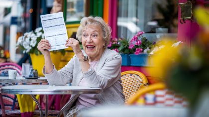Une retraitée partage une bonne nouvelle inattendue "ils m’avaient sous-estimée et je gagne désormais 90 euros de plus" dit-elle