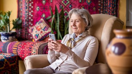 Une retraitée reçoit une notification inattendue "ma complémentaire a été réévaluée automatiquement je ne m’y attendais pas du tout" confie-t-elle